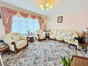 TOPPESFIELD AVENUE- click for photo gallery